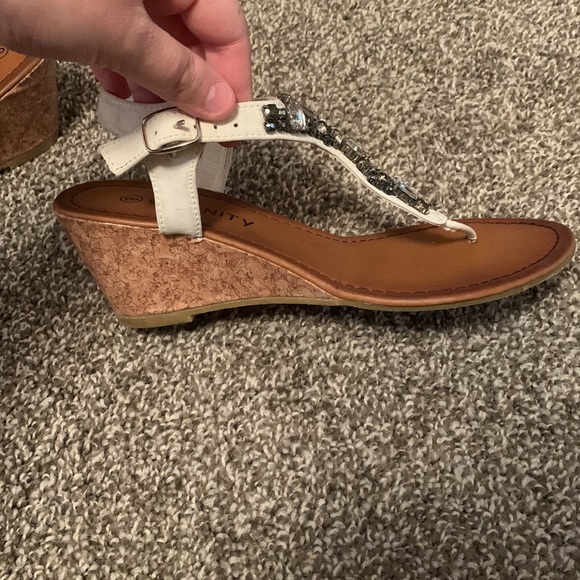 Vanity Wedges - Picture 3 of 4